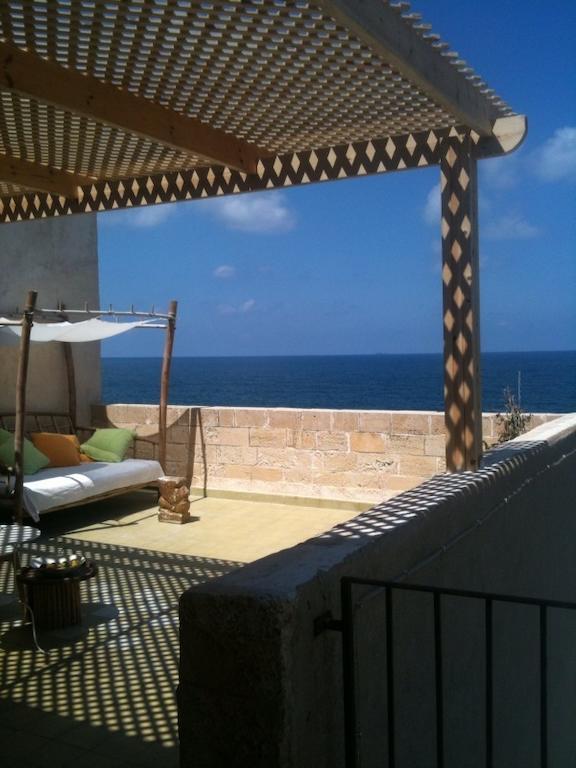Four Hearts - Acre'S Sea Side Suite Bagian luar foto